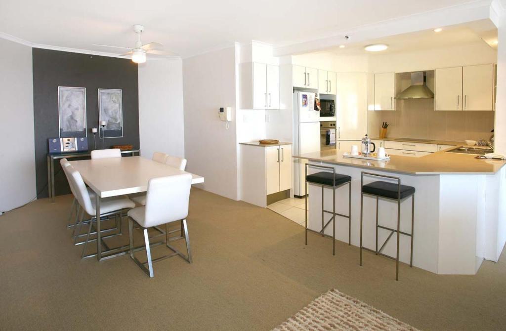 Deluxe Three-Bedroom Apartment,1584499125:JPEG